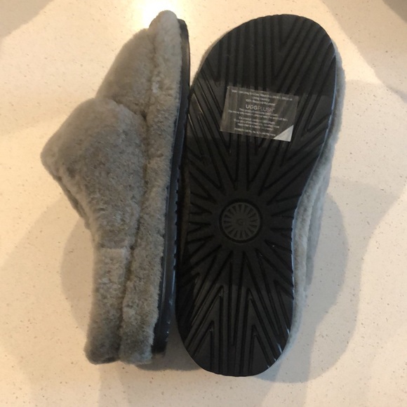 New UGG Slippers - Picture 3 of 3